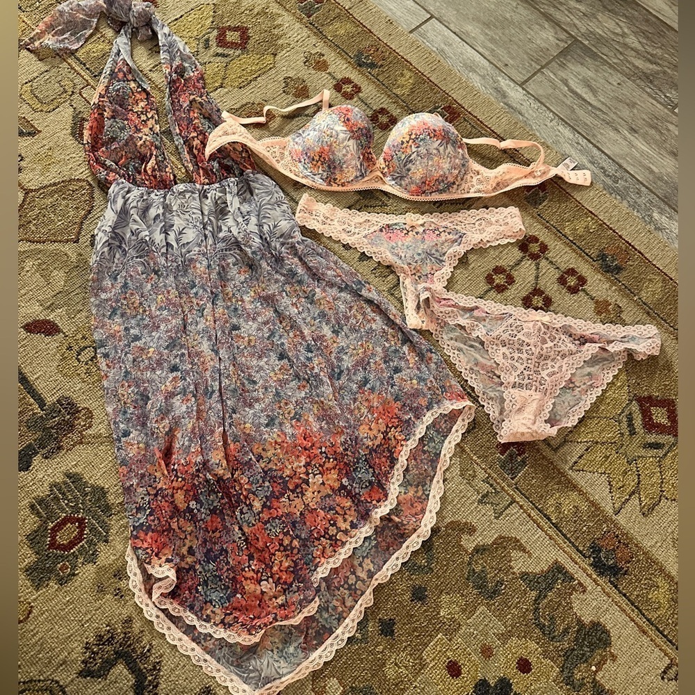Victoria Secret Set (4 items) sz 34C/M - Picture 2 of 13